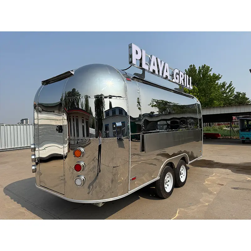 Zrcadlový nerezový přívěs Airstream